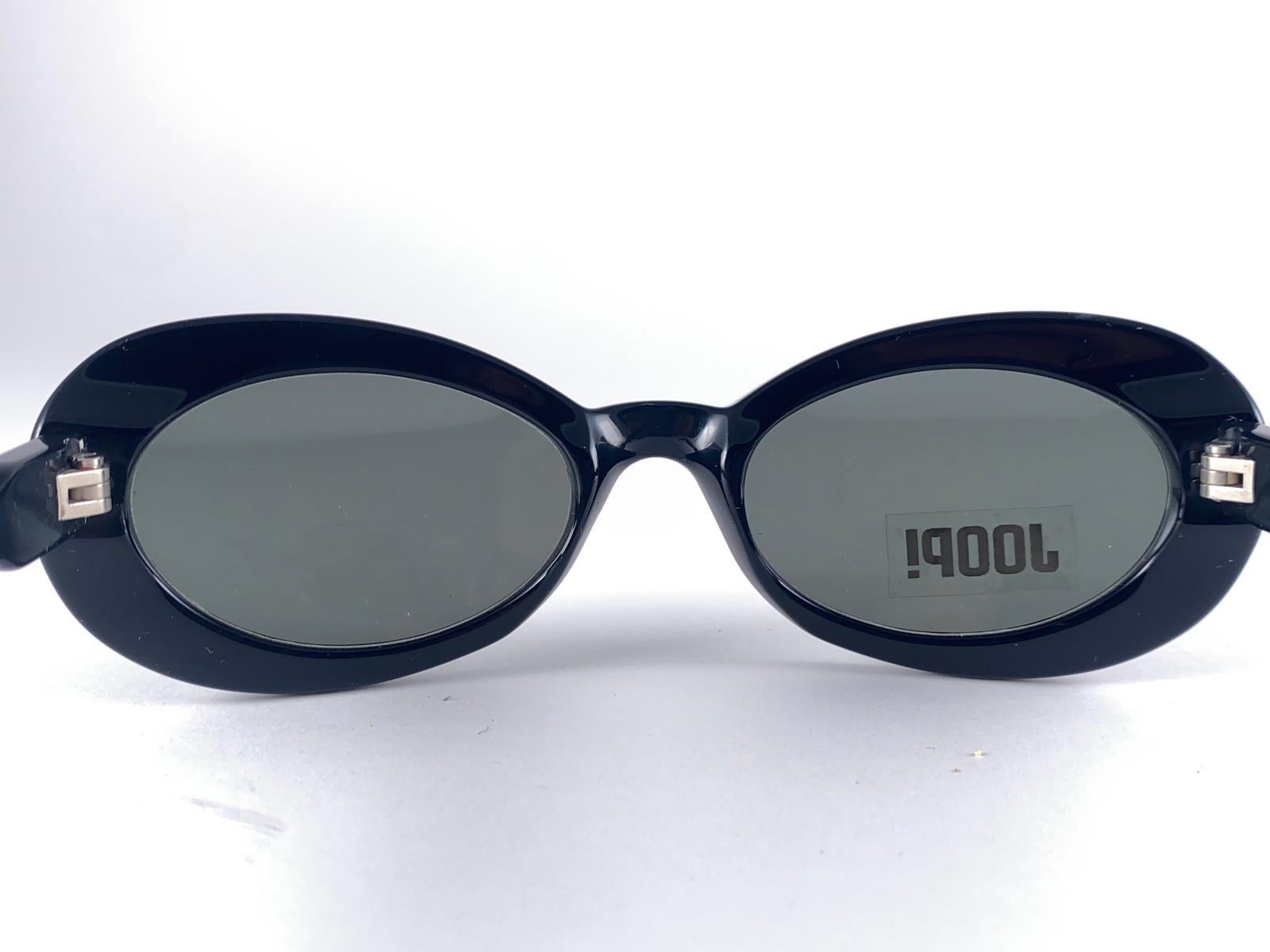 Neu Vintage Joop! 1990er Mod 8798 Schwarze ovale Vintage-Sonnenbrille, hergestellt in Deutschland im Angebot 1