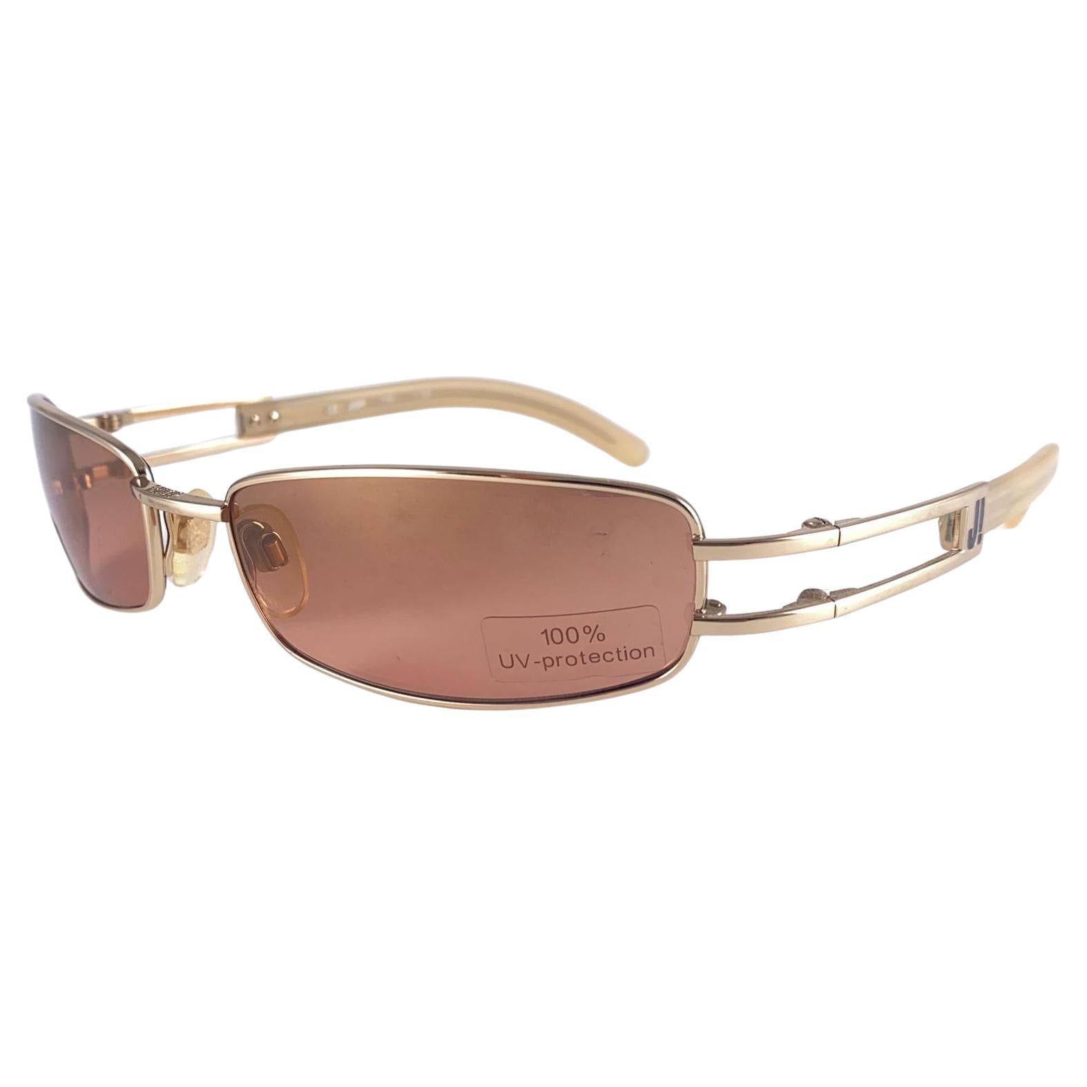 


New Vintage Joop! Oval Shield Sunglasses.
Spotless brown Lenses.

New, Never Worn Or Displayed.

This Item May Show Minor Sign Of Wear Due To Storage.

Front : 14 Cms
Lens Height : 3 Cms
Lens Width : 6 Cms

