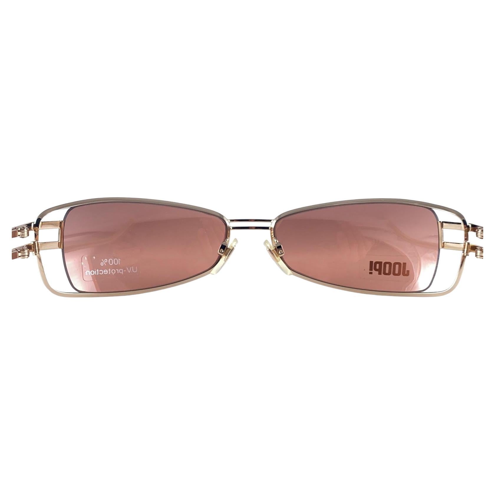 
New Vintage JOOP! Gold 1990's Shield Mod 8728 Sunglasses 

New Vintage JOOP! Gold Shield Sunglasses.
Spotless brown lenses. 

New, never worn or displayed. 

This item may show minor sign of wear due to storage.

Front : 15.5 cms
Lens Height : 3.5