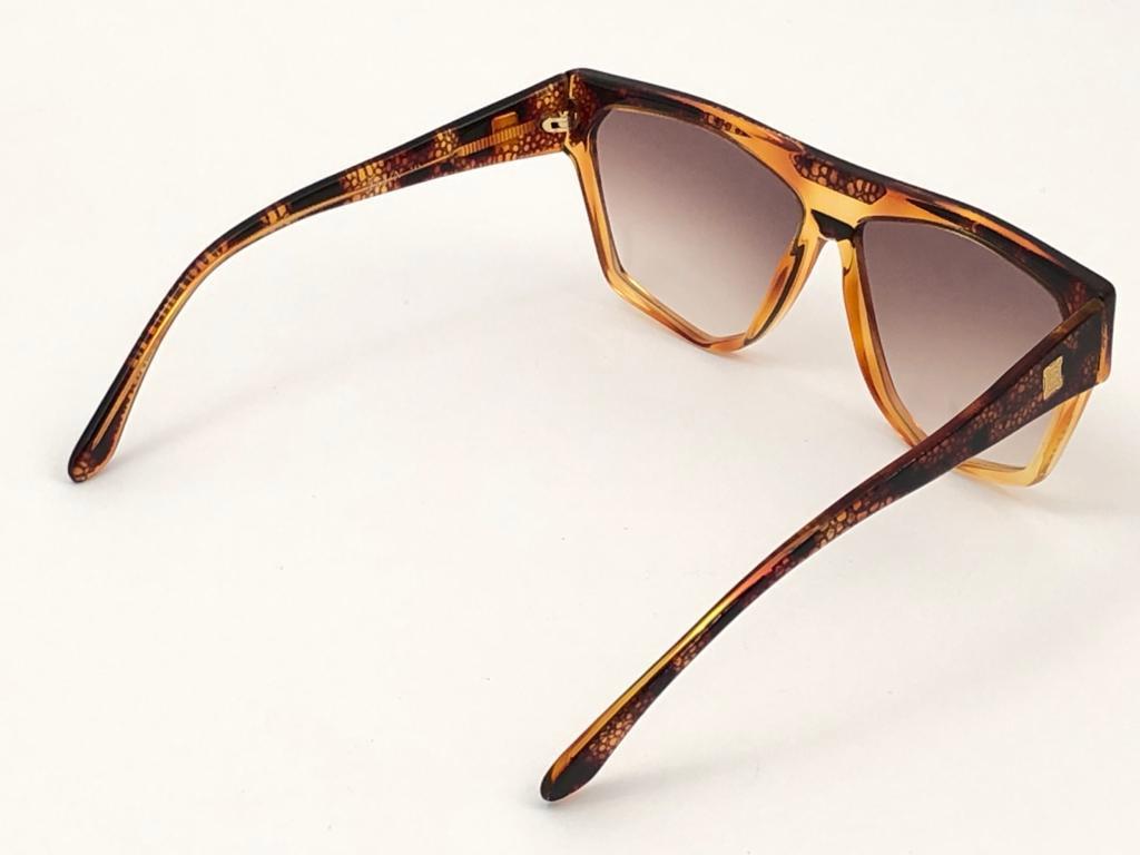 Laura Biagiotti lunettes de soleil vintage surdimensionnées T54 surdimensionnées, fabriquées en Italie, années 1980, neuves Pour femmes en vente