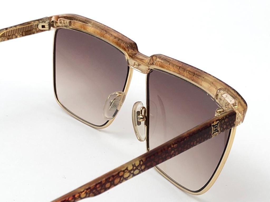 New Vintage Laura Biagiotti Oversized Tortoise & Gold Mask T87 1980's Sunglasses For Sale 1