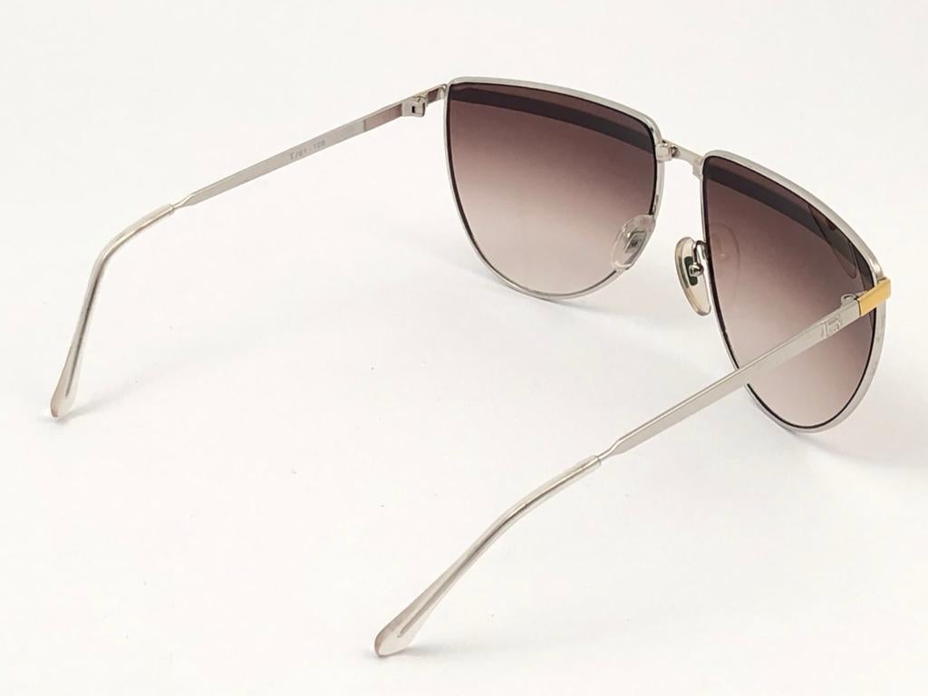 Neu Vintage Laura Biagiotti T61 übergroße Sonnenbrille in Silber & Gold 1980 Italien im Zustand „Neu“ in Baleares, Baleares