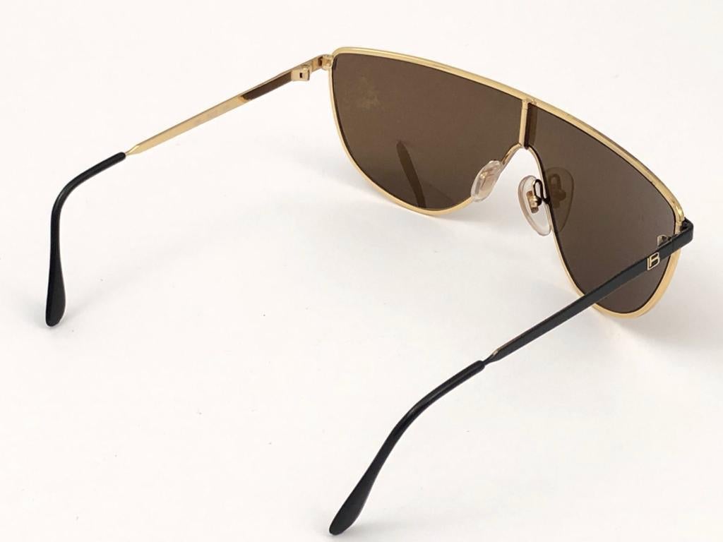 New Vintage Laura Biagiotti T63 Full Mono Gold 1980 Sunglasses Made in Italy For Sale 2