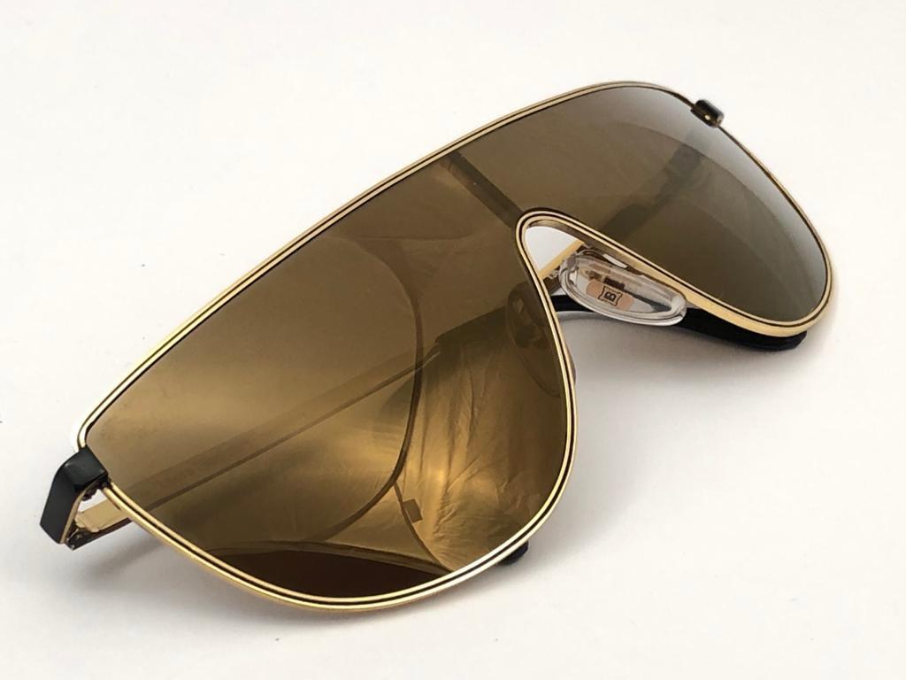 Neu Vintage Laura Biagiotti T63 Full Mono Gold 1980 Sonnenbrille Made in Italy im Zustand „Neu“ im Angebot in Baleares, Baleares
