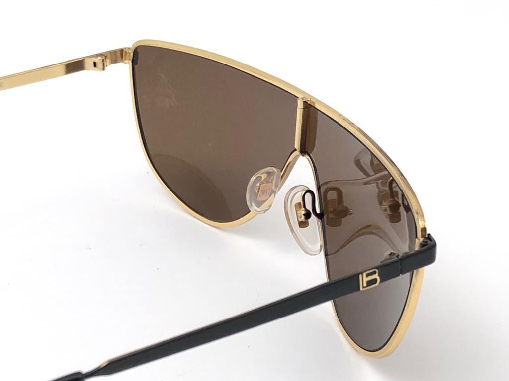 New Vintage Laura Biagiotti T63 Full Mono Gold 1980 Sunglasses Made in Italy For Sale 1