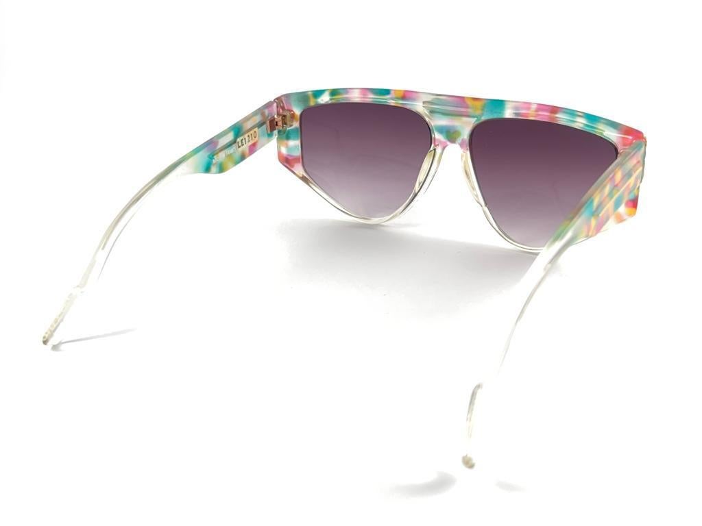 

Vintage Leonard Translucent Turquoise mauve Gradient Frame Sunglasses

New Never Worn Or Display, This Item May Show Minor Sign Of Wear Due To Storage




Made In France




Front                                     14.5 Cms 

Lens Height         
