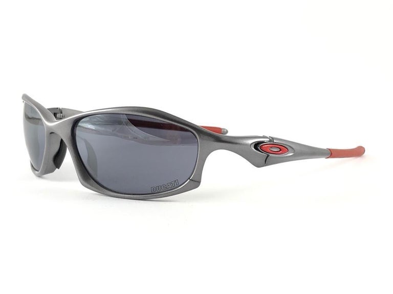 New Vintage Limited Edition Sports Oakley Ducati Hatchet Red 2005 Sunglasses  at 1stDibs | oakley hatchet, oakley ducati sunglasses, oakley juliet ducati  limited edition