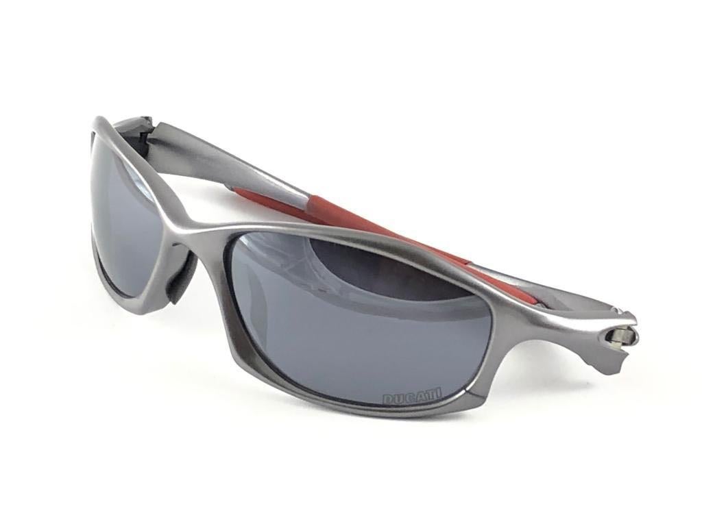 oakley ducati sunglasses limited edition