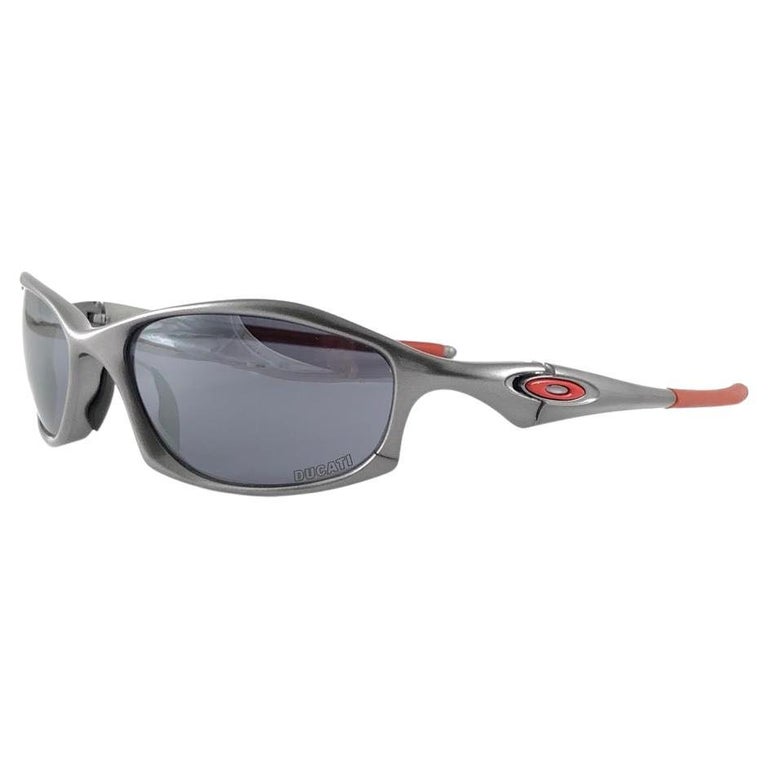 New Vintage Limited Edition Sports Oakley Ducati Hatchet Red 2005 Sunglasses  For Sale at 1stDibs