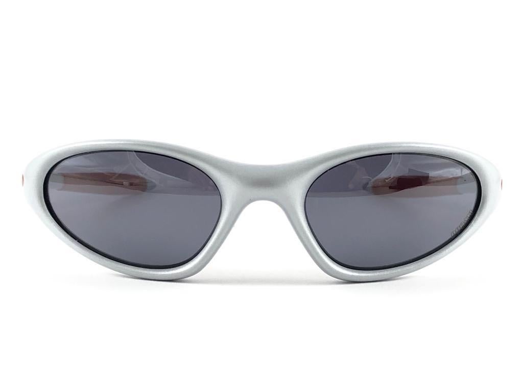 New Vintage Limited Edition Sports Oakley Ducati Minute Red 2005 Sunglasses In New Condition In Baleares, Baleares