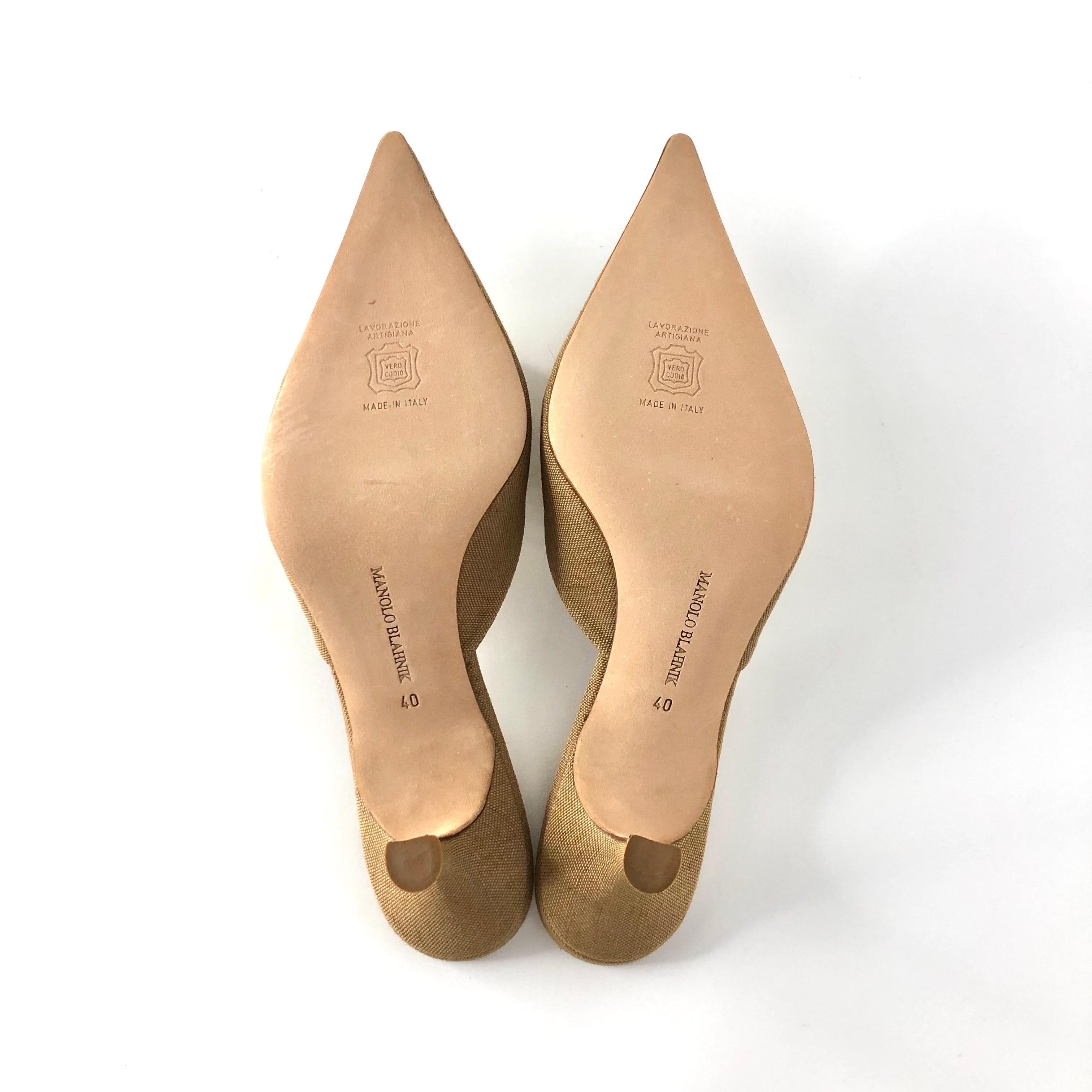 NEW Vintage Manolo Blahnik Shell Embellished Pointed Toe Kitten Heel Mules 40 in vendita 1