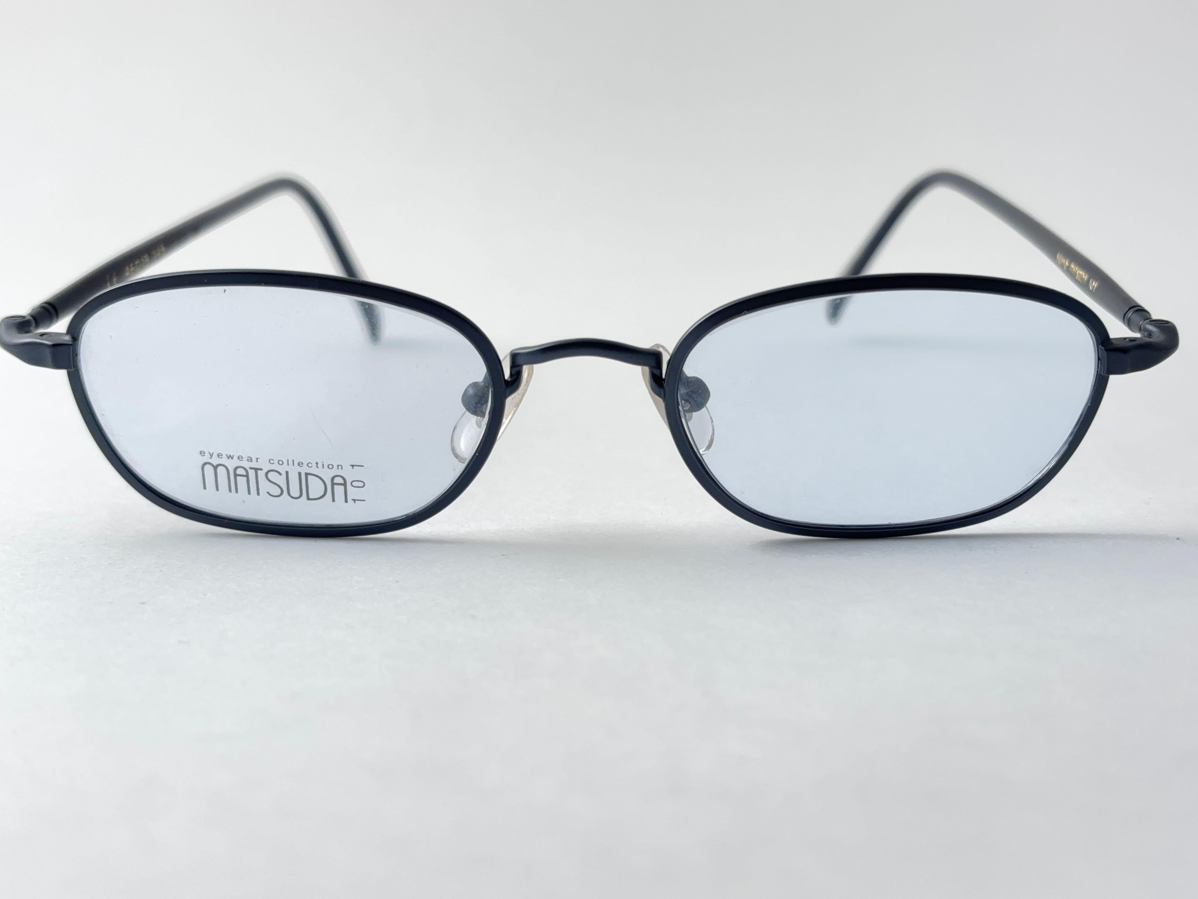 La marca de culto Matsuda firma este par ultra chic de montura metálica azul Rx,
Calidad y diseño superiores 
Nuevo, nunca usado ni expuesto 
Este artículo puede mostrar pequeños signos de desgaste debido al almacenamiento


Fabricado en