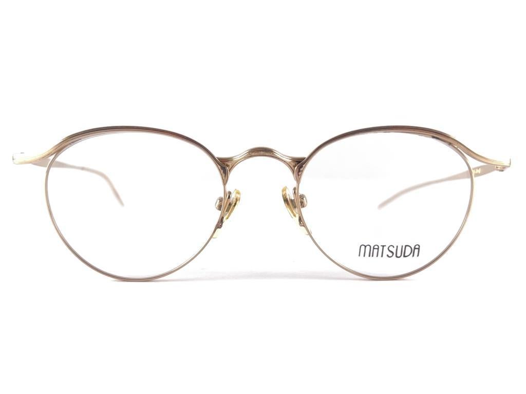 Cult Brand Matsuda Signed This Ultra Chic Pair Of rx Gold Frame,
Superior Quality And Design 
New, Never Worn Or Displayed 
This Item May Show Minor Sign Of Wear Due To Storage


Made in Japan



Front                                          13.5
