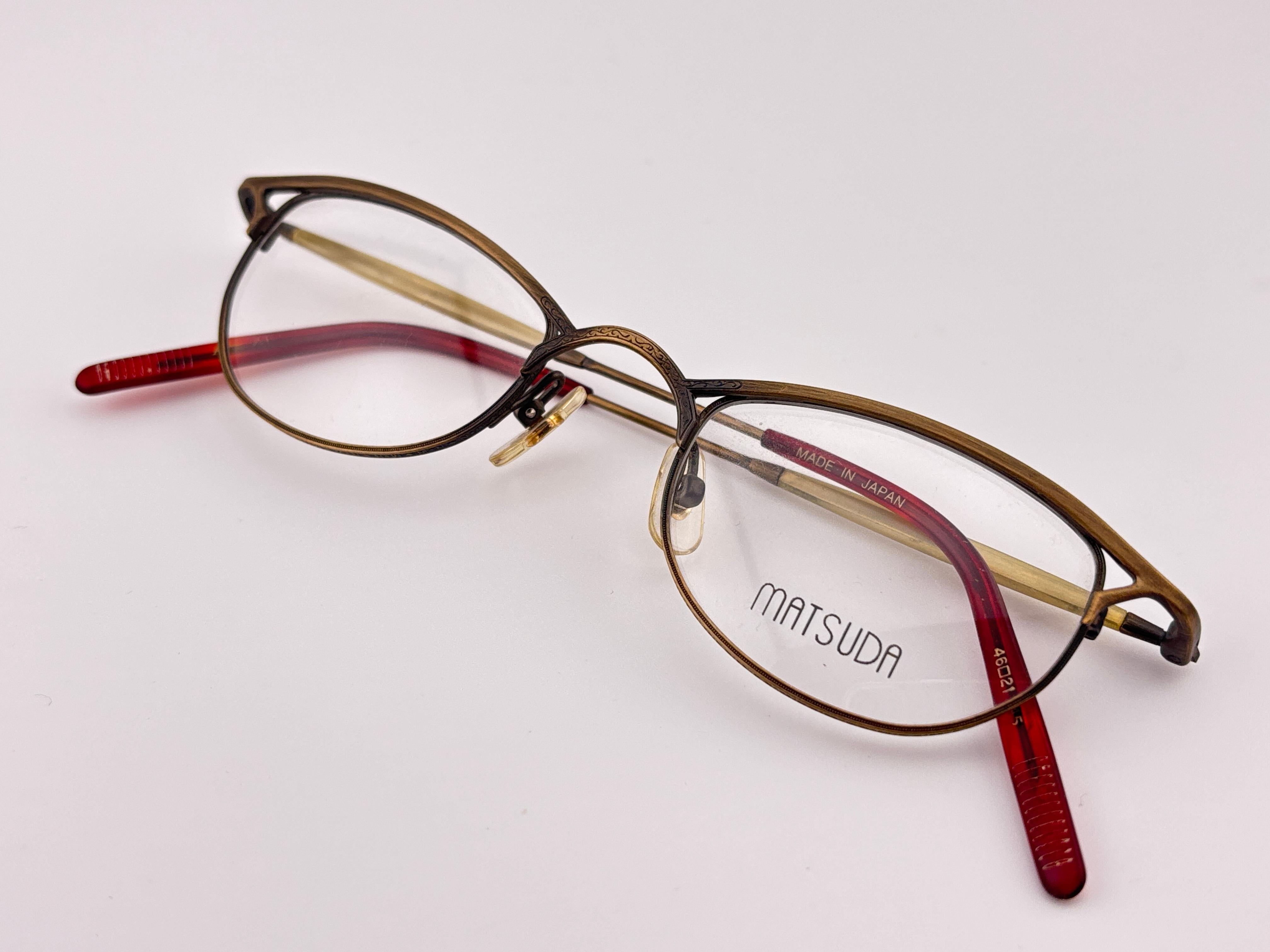 La marque culte Matsuda a signé cette paire ultra chic de lunettes Rx à monture argentée,
Qualité et design supérieurs 
New, Never Worn Or Displayed 
Cet article peut présenter des signes mineurs d'usure dus au stockage.


Fabriqué au Japon


Avant 