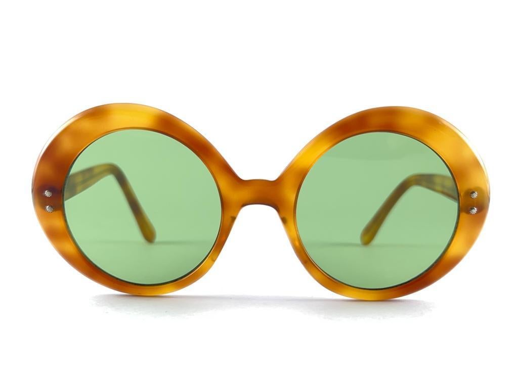 Neue Vintage May Schildpatt-Sonnenbrille mit rundem Rahmen und flachen grünen Linsen, 60er Jahre im Angebot 6
