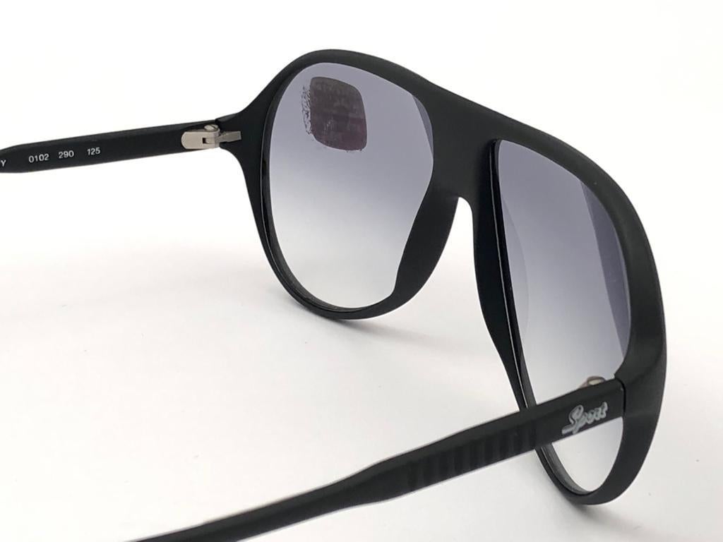 New Vintage Metzler 0102 Black Sports Sunglasses Made in Germany 1980's Excellent état - En vente à Baleares, Baleares