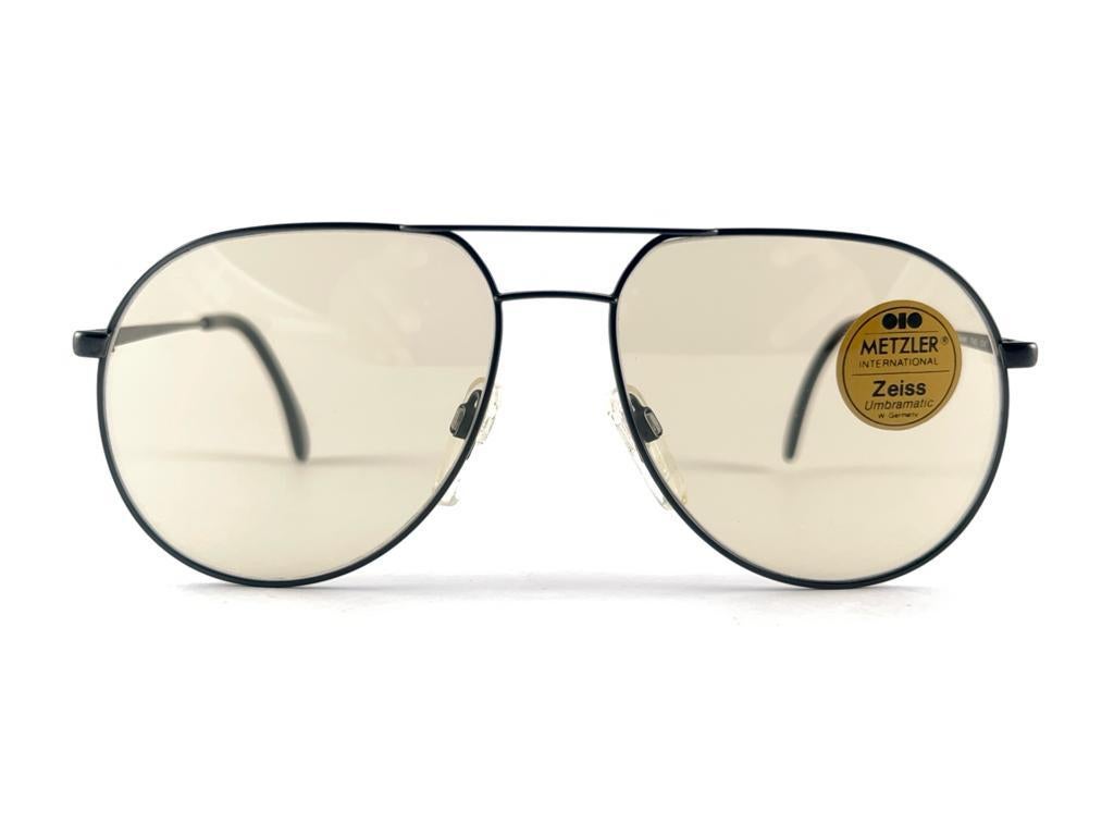 
Vintage sunglasses by Metzler 7945 craftsmanship and design in a strong and functional frame.
oversized frame holding a spotless pair of umbramatic light lenses.

Designed and produced in Germany.


Measurements:

front :                     14   