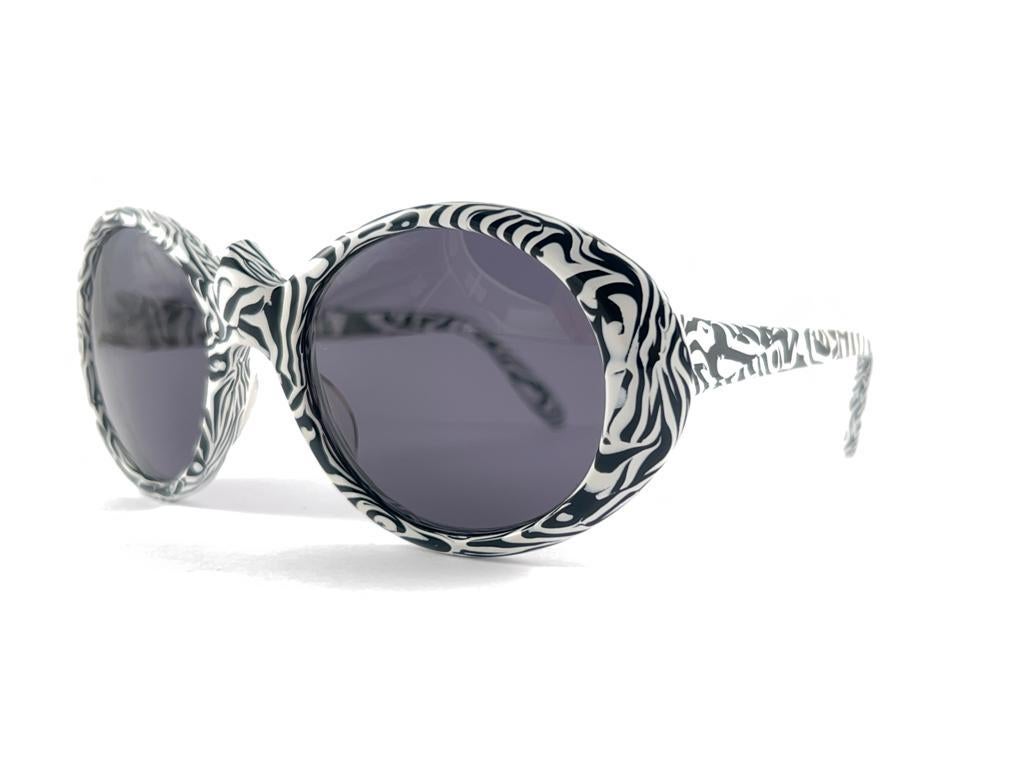 
Super Rare Michele Lamy Designer, Zebra Pattern Sunglasses With Medium Grey Lenses.

New, Never Worn Or Displayed. This Par May Show Minor Sign Of Wear Due To Nearly 40 Years Of Storage.


Made In France



Front                                    