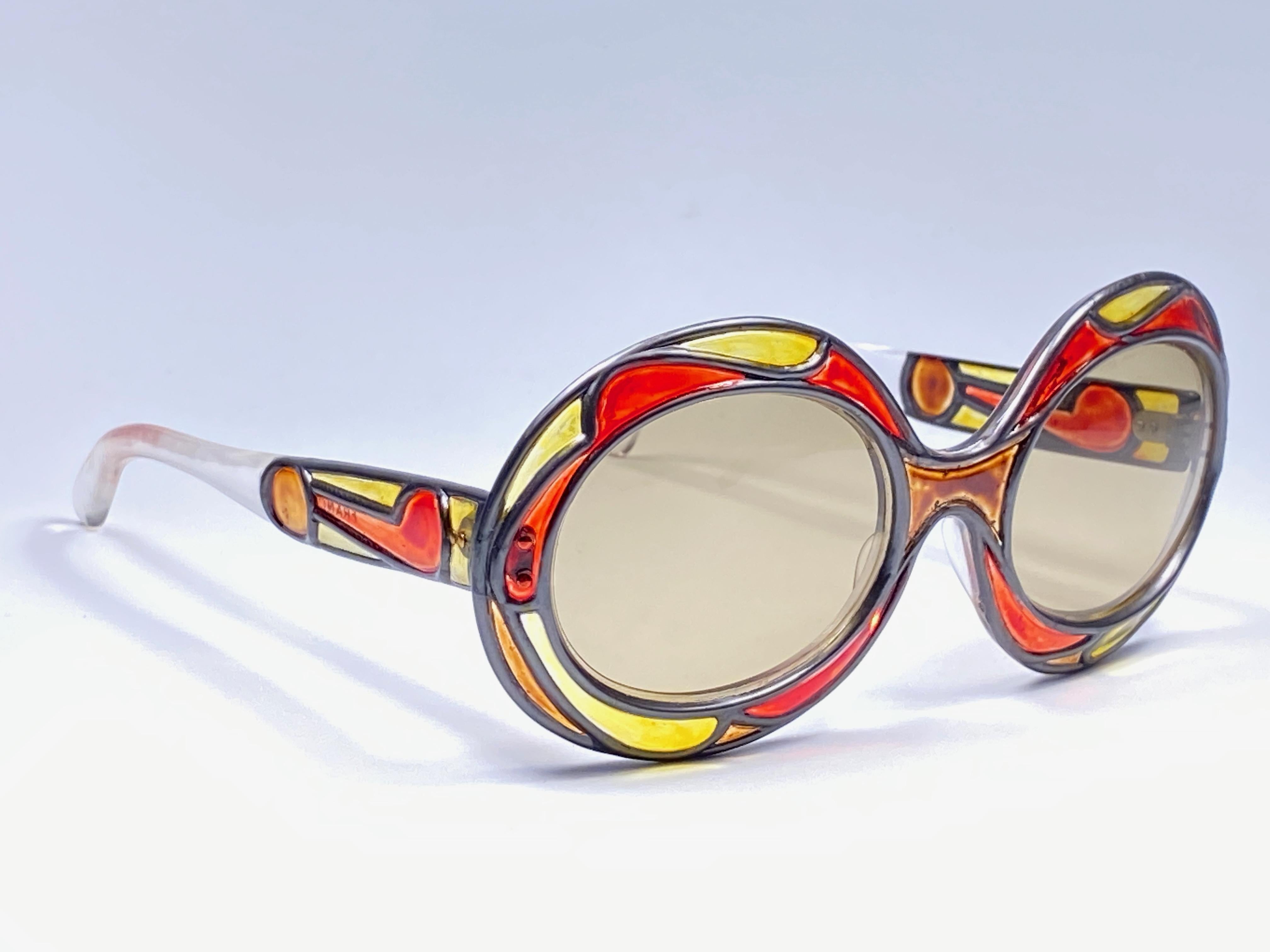 New Vintage Collector Item 1950's Michelle Brevet stained glass like technique over an acetate frame holding a spotless pair of brown lenses. 
Handmade in France in the 50's.

This pair may show minor sign of wear due to storage.

FRONT : 14
