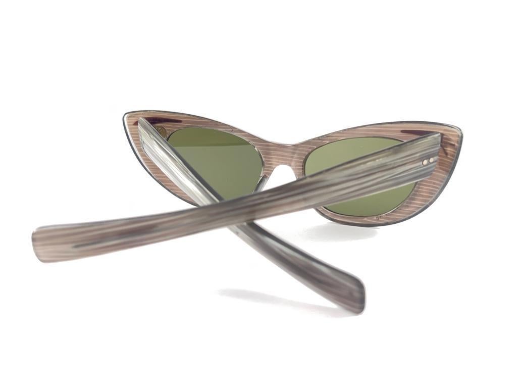 New Vintage Midcentury  Cat Eye Green Lenses Frame 60'S Sunglasses Italy  For Sale 7