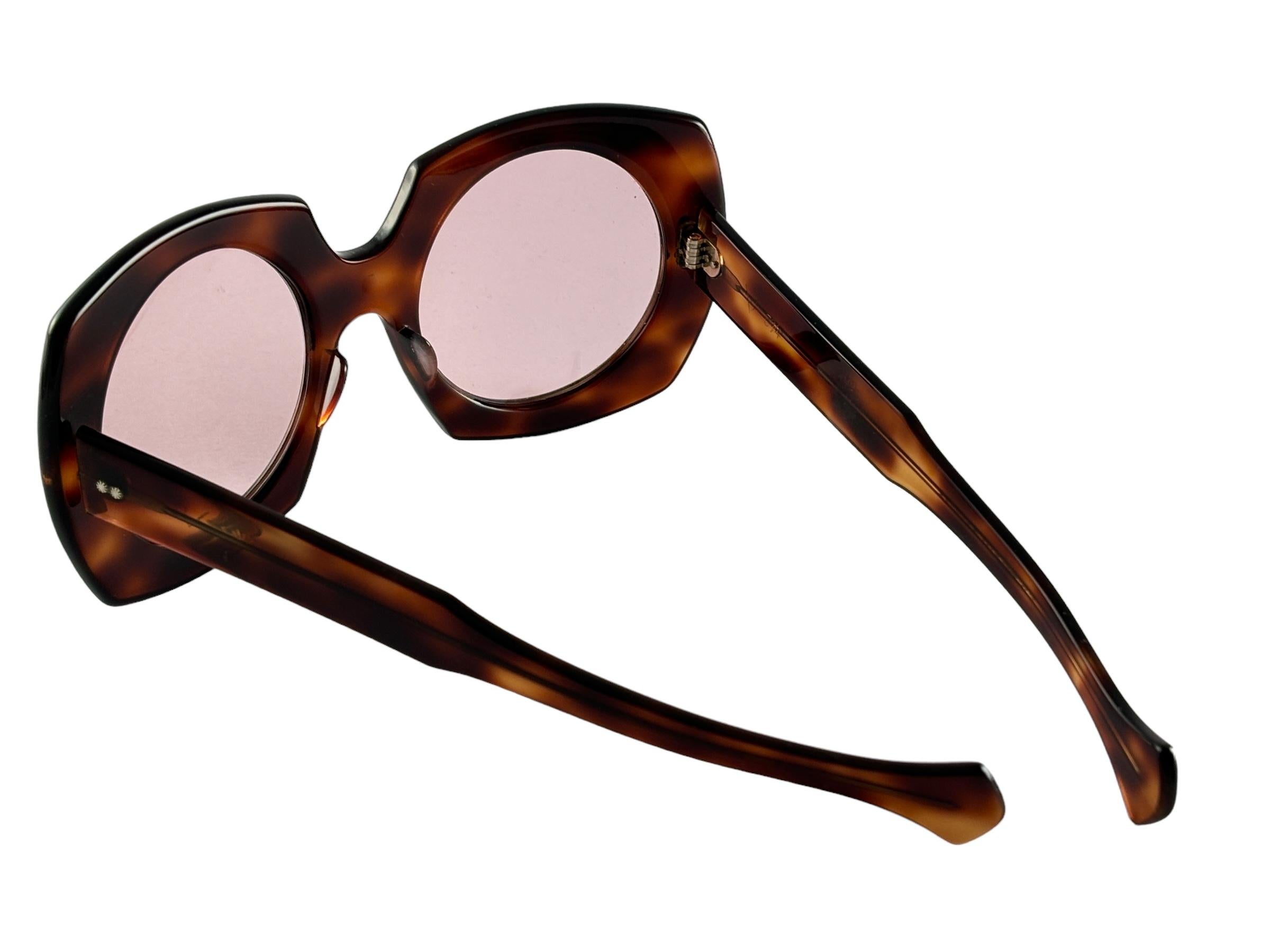 New Vintage Midcentury Oversized Dark Tortoise Frame 1960'S Made In Italy In Excellent Condition For Sale In Baleares, Baleares