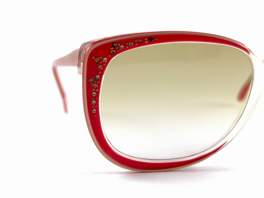 New Vintage Midcentury Translucent & Red Gradient Lenses 60'S Sunglasses France In New Condition For Sale In Baleares, Baleares