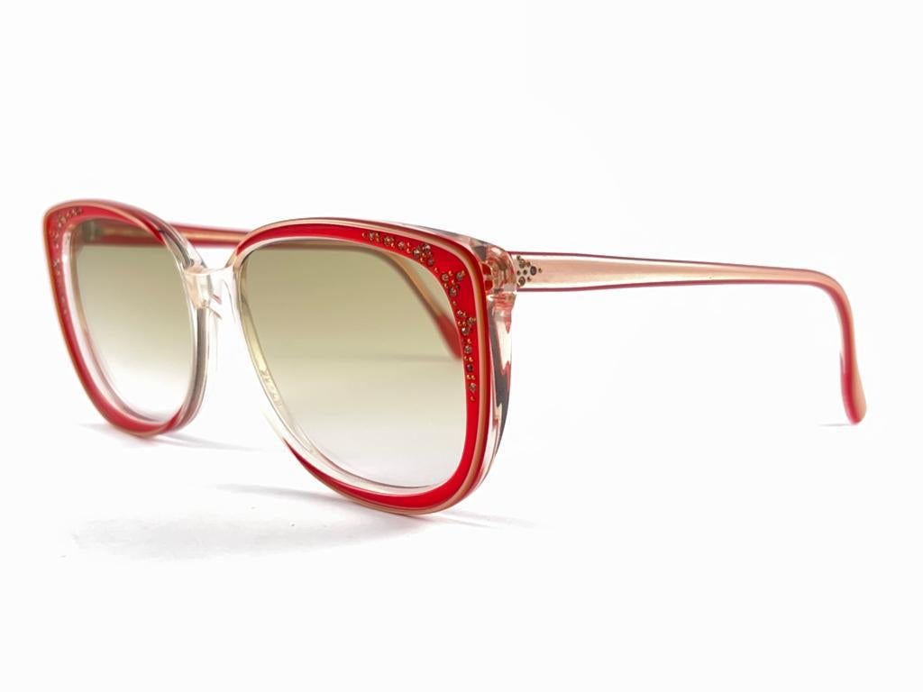 New Vintage Midcentury Translucent & Red Gradient Lenses 60's Sunglasses France en vente 1