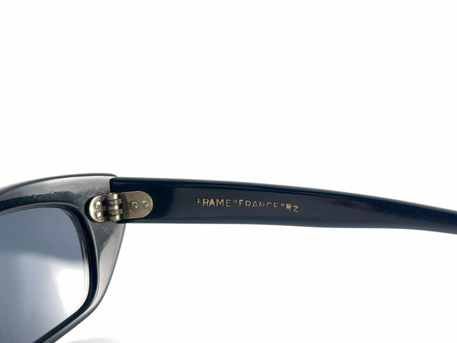 New Vintage Midcentury Traviata Black & Rhinestones Sunglasses 50's  France en vente 5