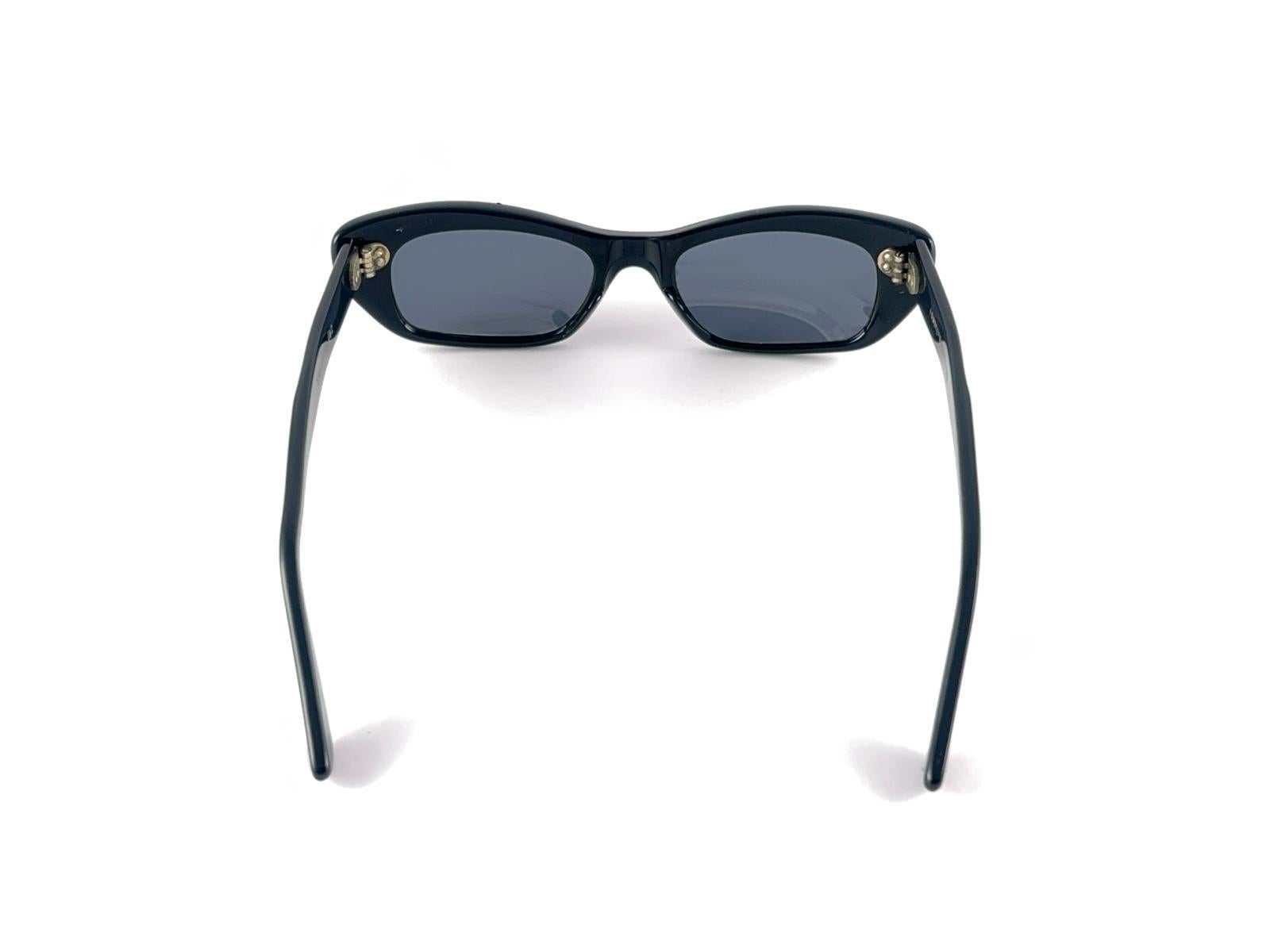 New Vintage Midcentury Traviata Black & Rhinestones Sunglasses 50's  France en vente 7