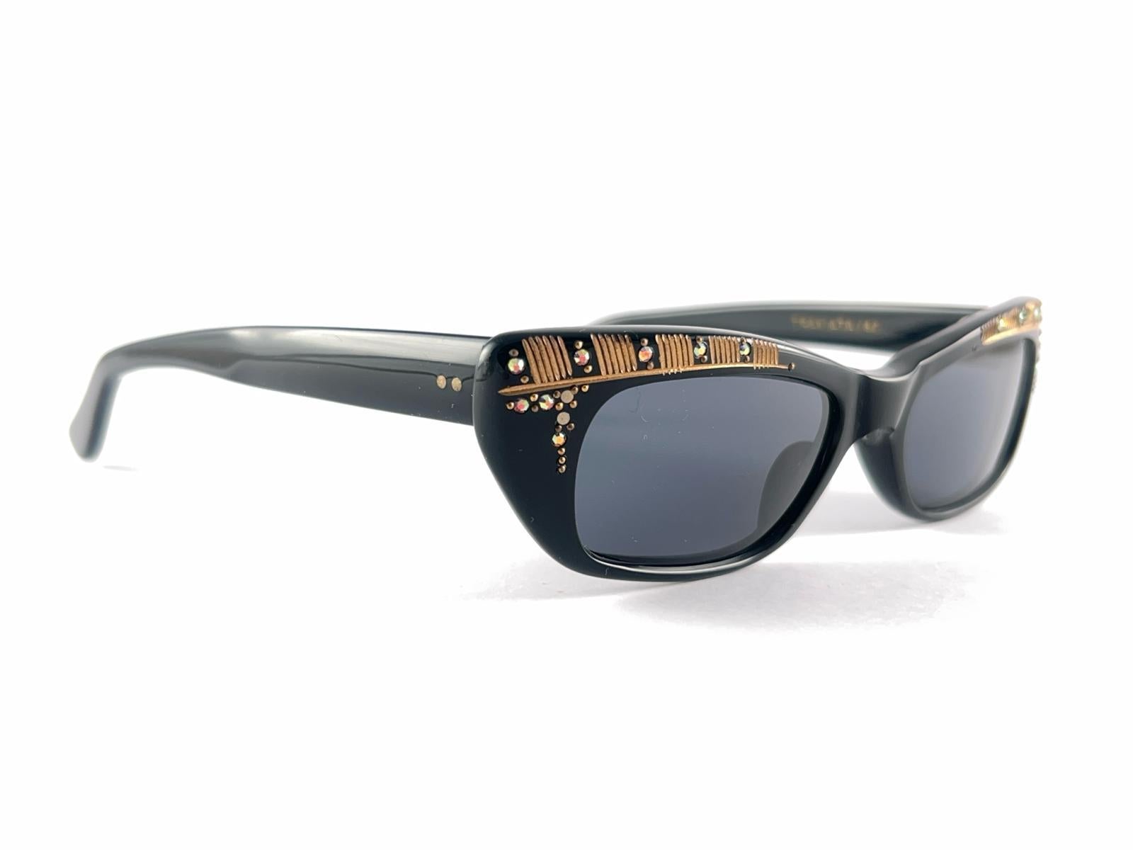 New Vintage Midcentury Traviata Black & Rhinestones Sunglasses 50's  France en vente 1