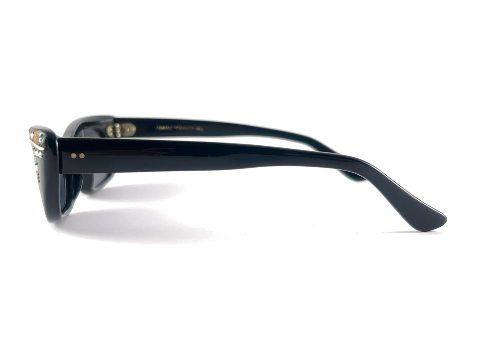 New Vintage Midcentury Traviata Black & Rhinestones Sunglasses 50's  France en vente 2