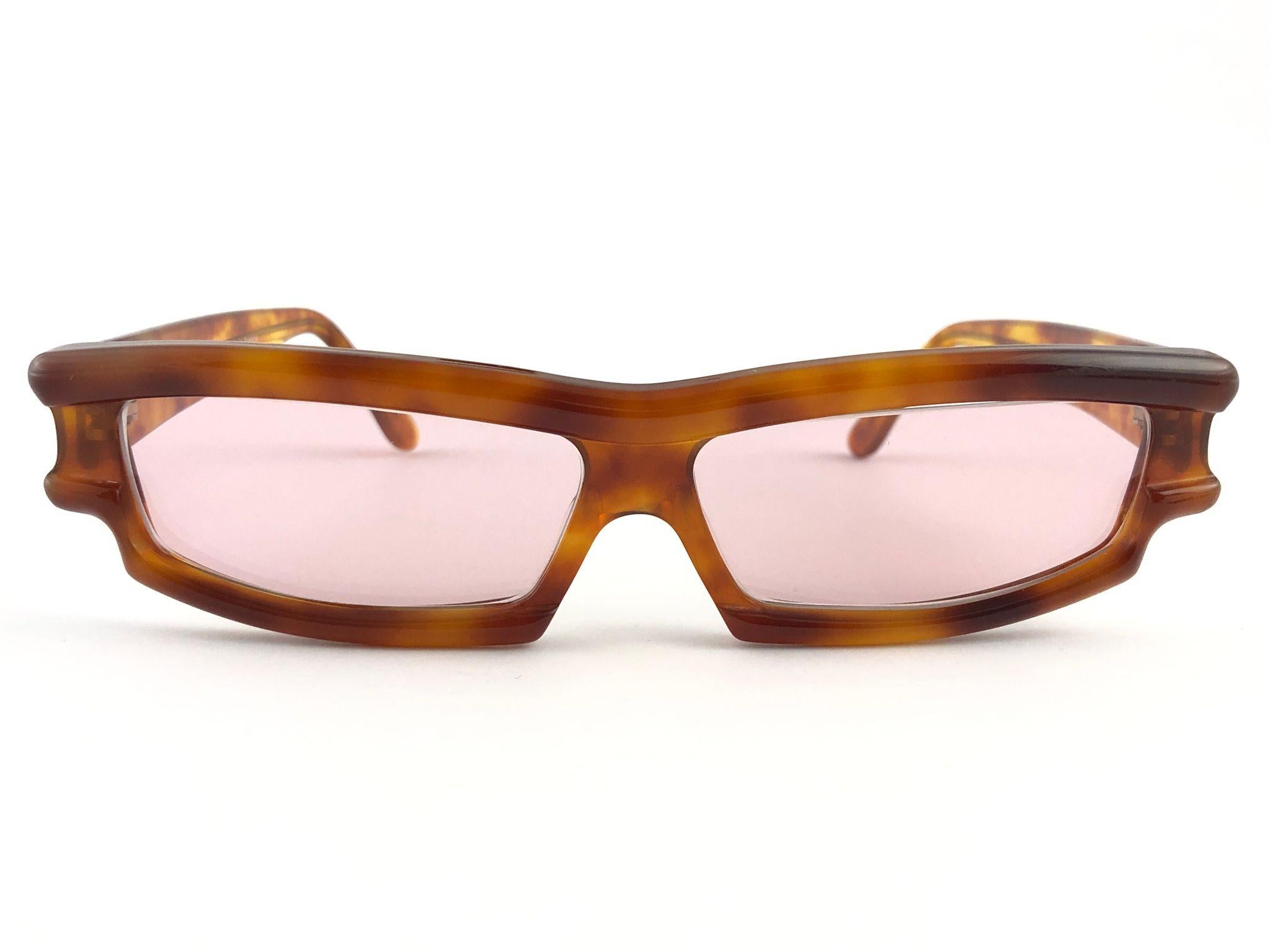 New Vintage Alain Mikli tortoise wide frame with brown lenses.

Please consider that this item is nearly 40 years old so it could show minor sign of wear due to storage.  

Made in France.


FRONT : 14.5 CMS


LENS HEIGHT : 3.2 CMS


LENS WIDTH :