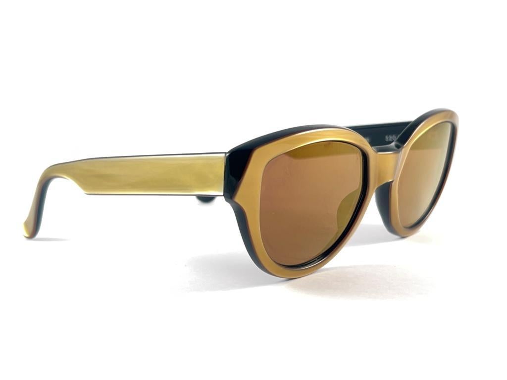 Nouvelles lunettes de soleil vintage Montana 520 à monture dorée et noire, fabriquées en France Unisexe en vente