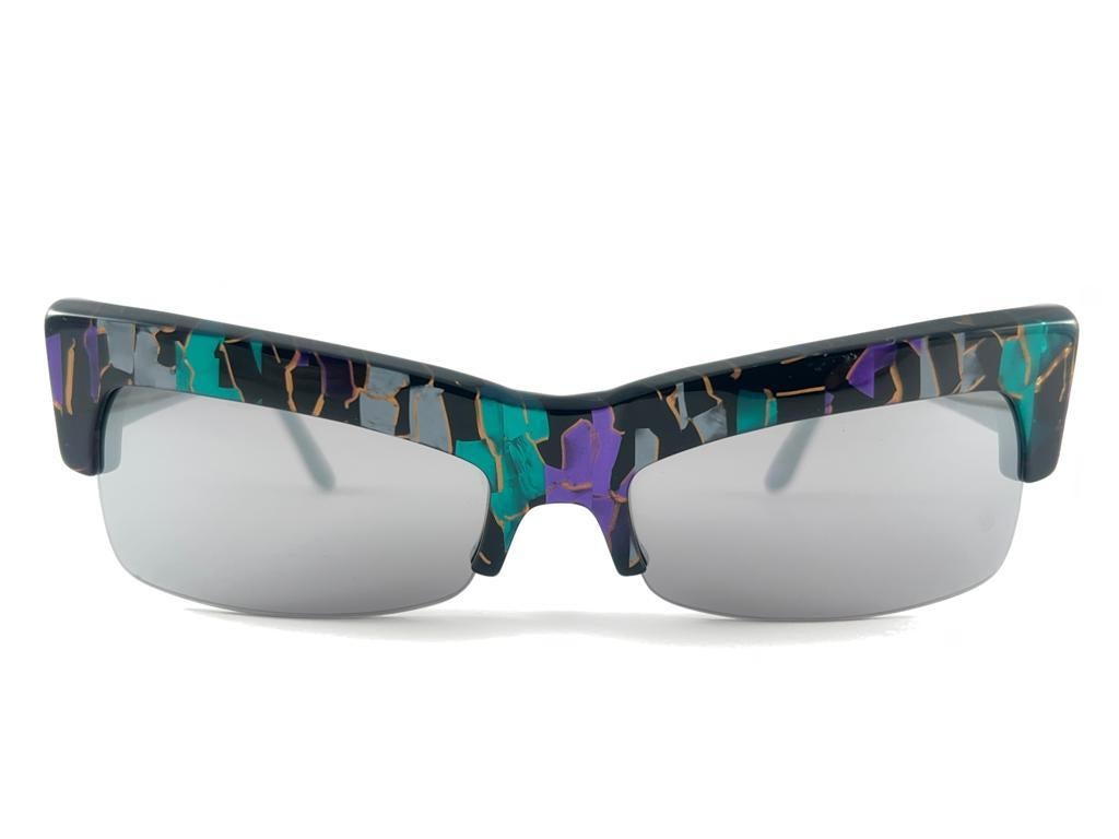 

New 1980's Montana Marbled Half Frame Sunglasses Sporting Mirrored Lenses. 

Cette pièce peut montrer  Signes mineurs d'usure dus à l'entreposage


 Une pièce très recherchée



Fabriqué en France


Avant                                  14,5 cm