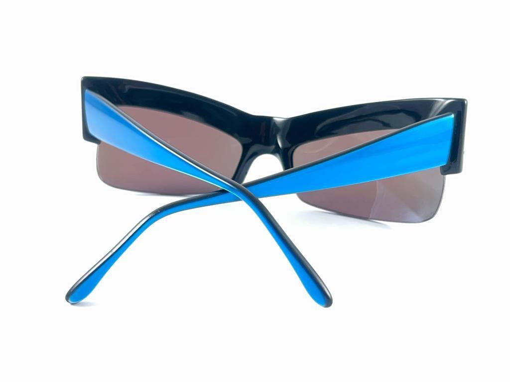 Women's or Men's New Vintage Montana 522 Mask Electric Frame Blue Made In France Sunglasses 80'S For Sale