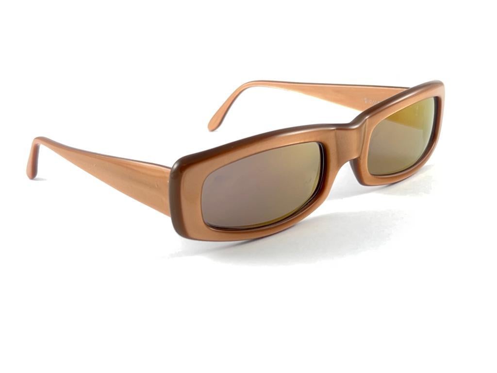 New Vintage Montana By Alain Mikli metallic terracota frame with gold mirror lenses.

Please consider that this item is nearly 40 years old so it could show minor sign of wear due to storage.  



Made in France.



Front                            