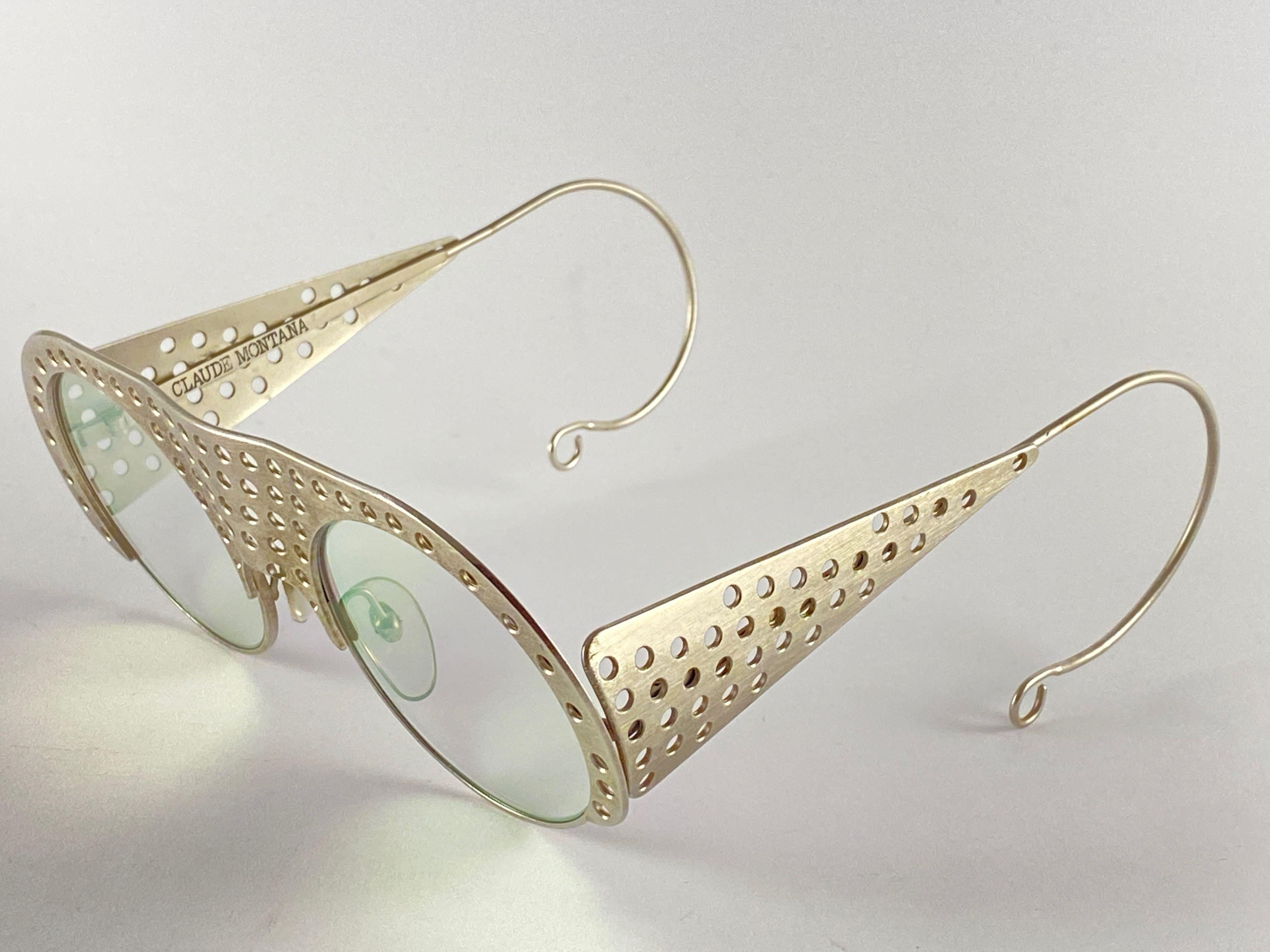 New Vintage Montana silver perforated mask frame holding a pair of holographic like lenses.

The very same model worn by Lady Gaga.

Please consider that this item is nearly 40 years old so it could show minor sign of wear due to storage. 