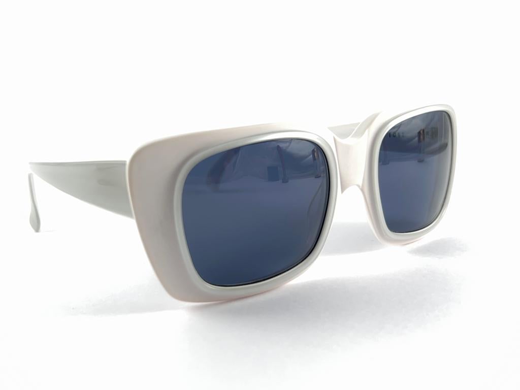 Gray New Vintage Montana White Pearl 5596 Handmade in France Sunglasses 1980's For Sale