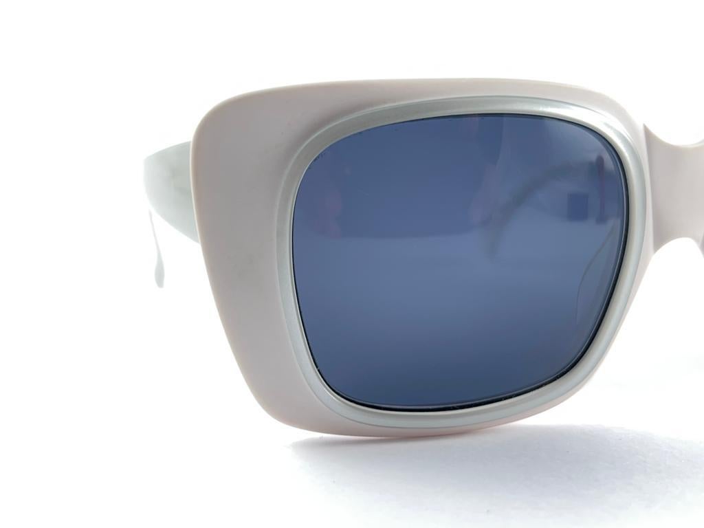 Nouvelles lunettes de soleil vintage Montana blanches 5596 fabriquées à la main en France, années 1980 Unisexe en vente
