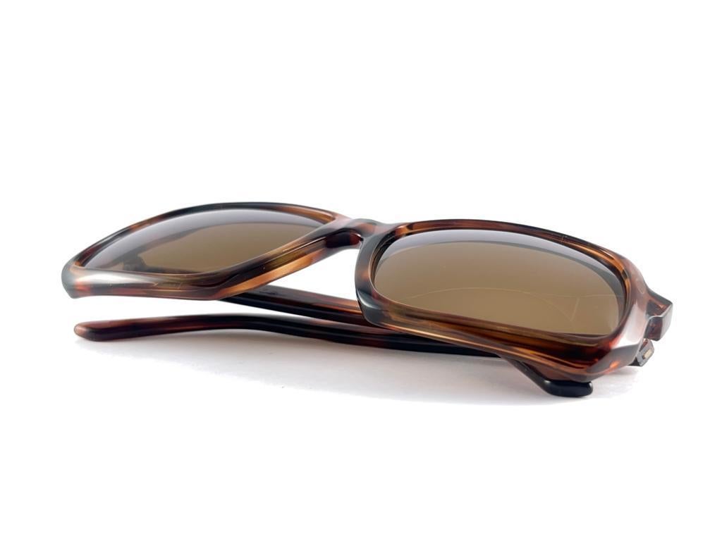 New Vintage Montclair Translucent Tortoise Brown Lenses 60's France Sunglasses en vente 6