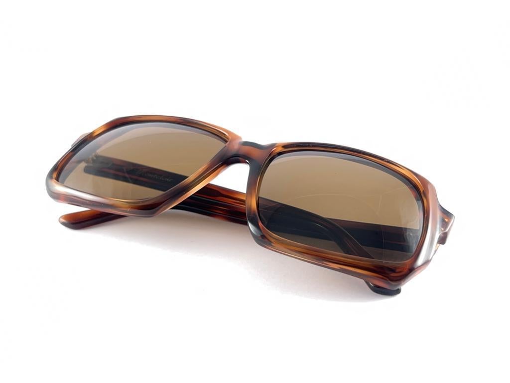 New Vintage Montclair Translucent Tortoise Brown Lenses 60's France Sunglasses en vente 7