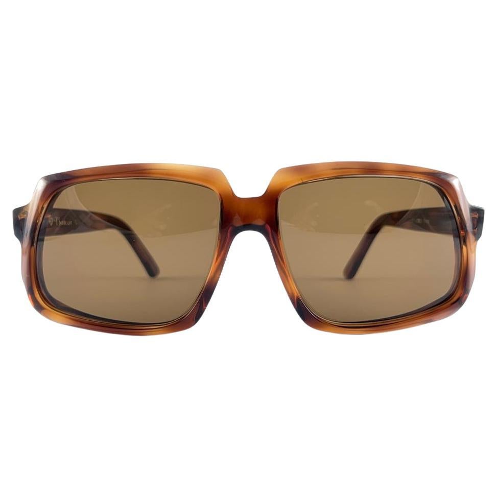 New Vintage Montclair Translucent Tortoise Brown Lenses 60's France Sunglasses en vente