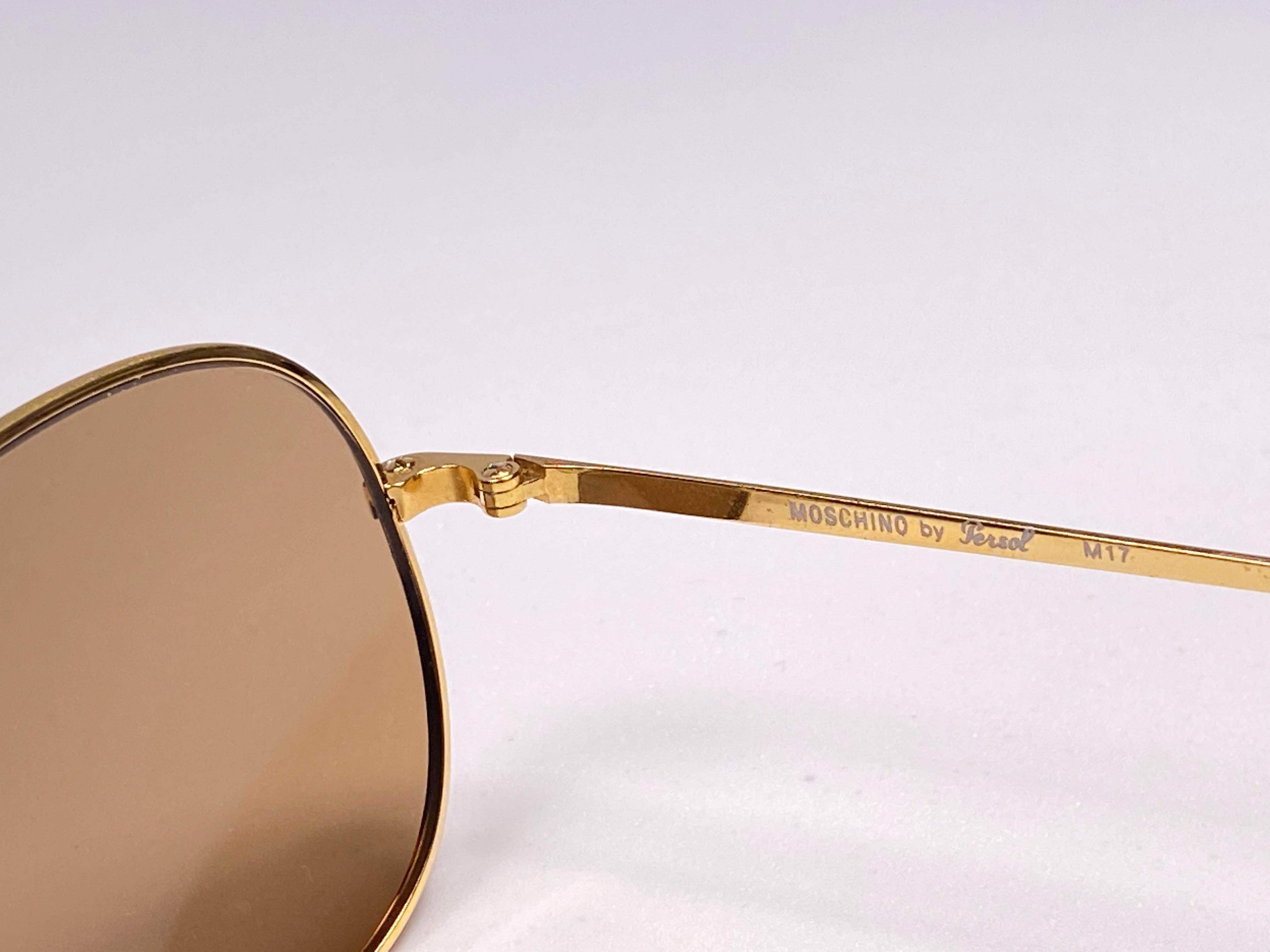 Women's or Men's New Vintage Moschino By Persol M17 Gold Mirror Sunglasses Made in Italy For Sale