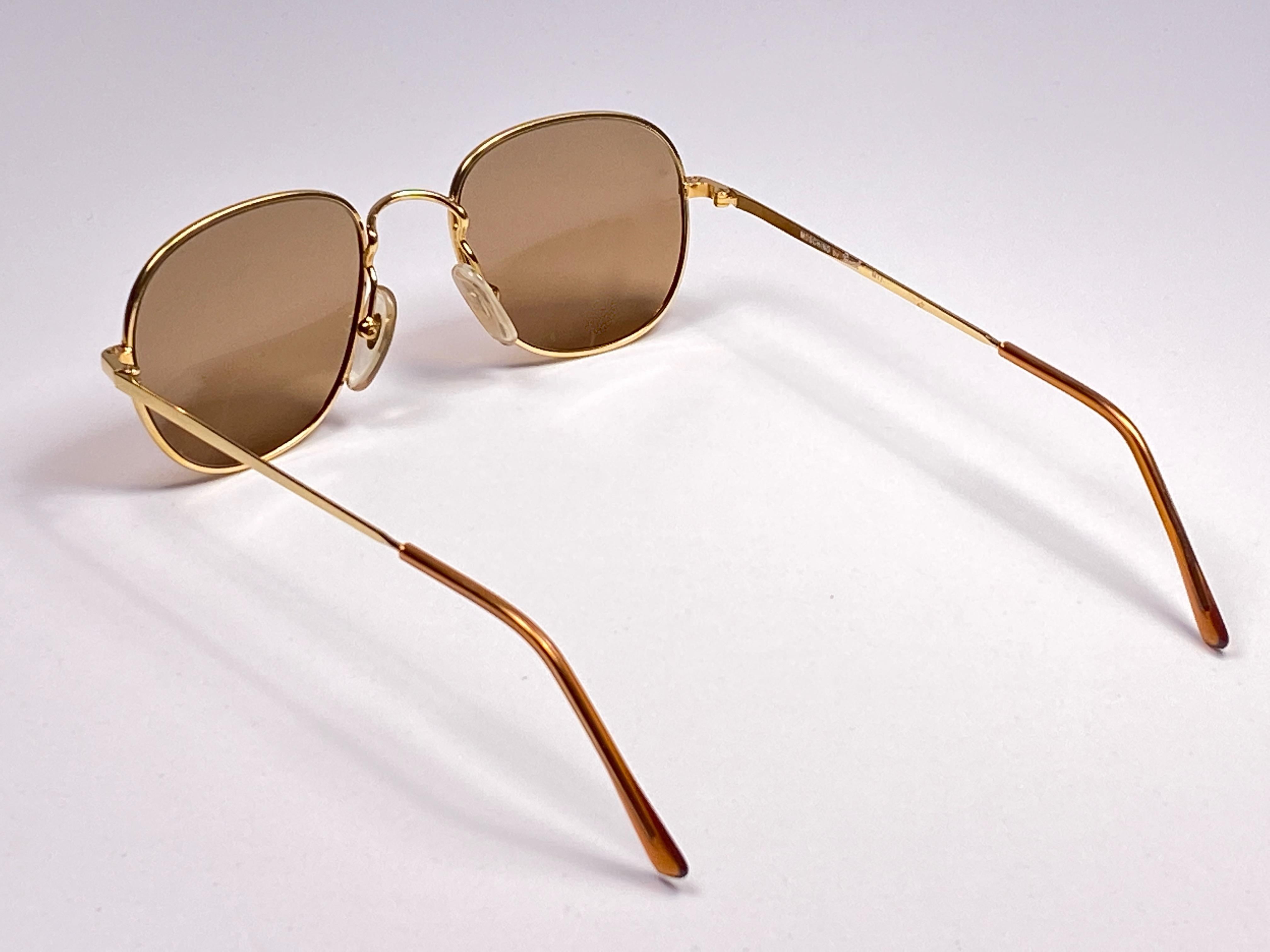 New Vintage Moschino By Persol M17 Gold Mirror Sunglasses Made in Italy For Sale 1