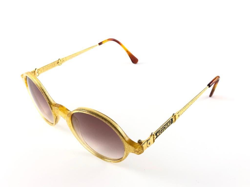 Moschino by Persol M274 Runde Sonnenbrille aus Bernstein und Gold, Vintage  für Damen oder Herren im Angebot