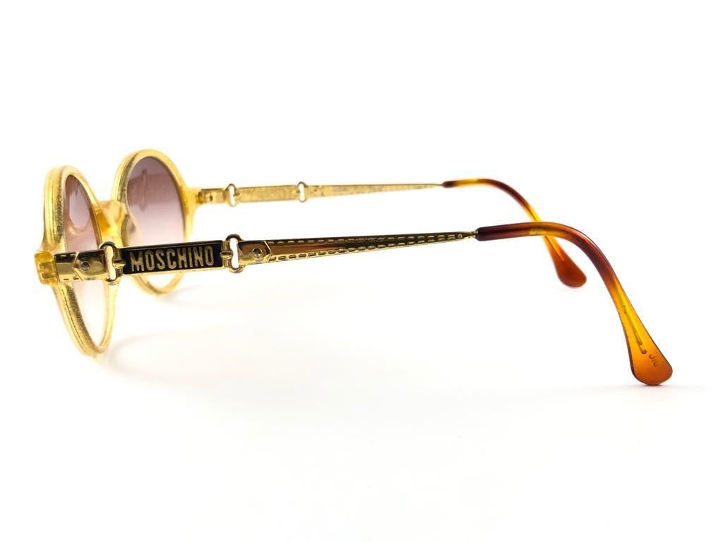 New Vintage Moschino By Persol M274 Round Amber & Gold Sunglasses  In New Condition For Sale In Baleares, Baleares