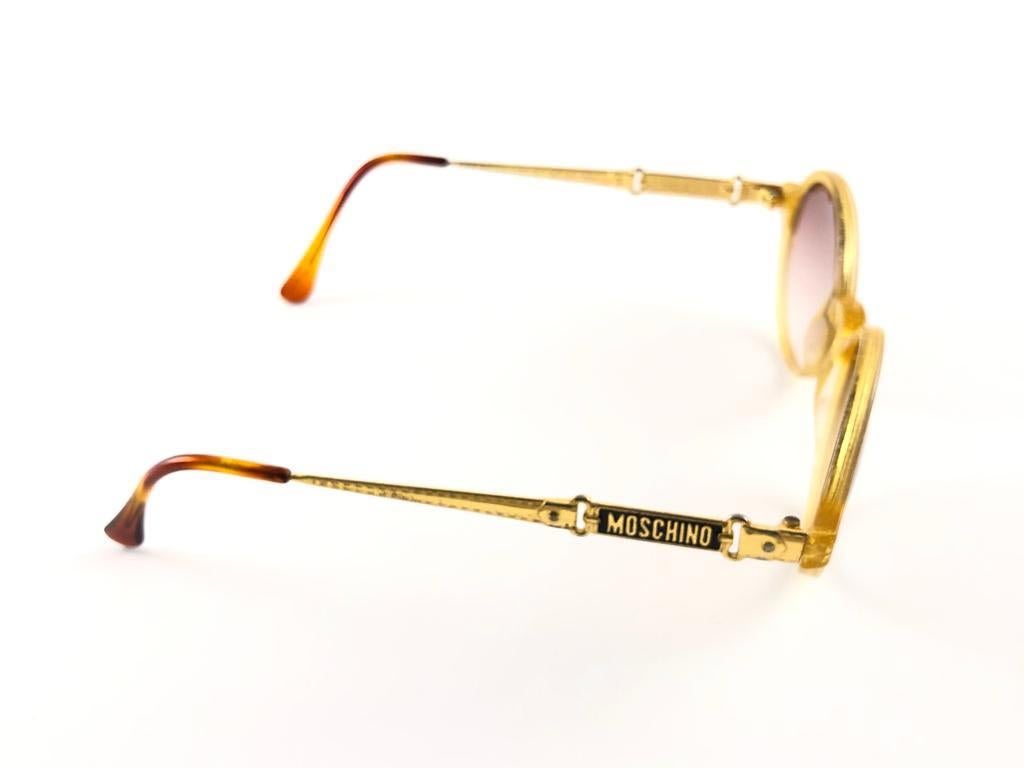 New Vintage Moschino By Persol M274 Round Amber & Gold Sunglasses  For Sale 1