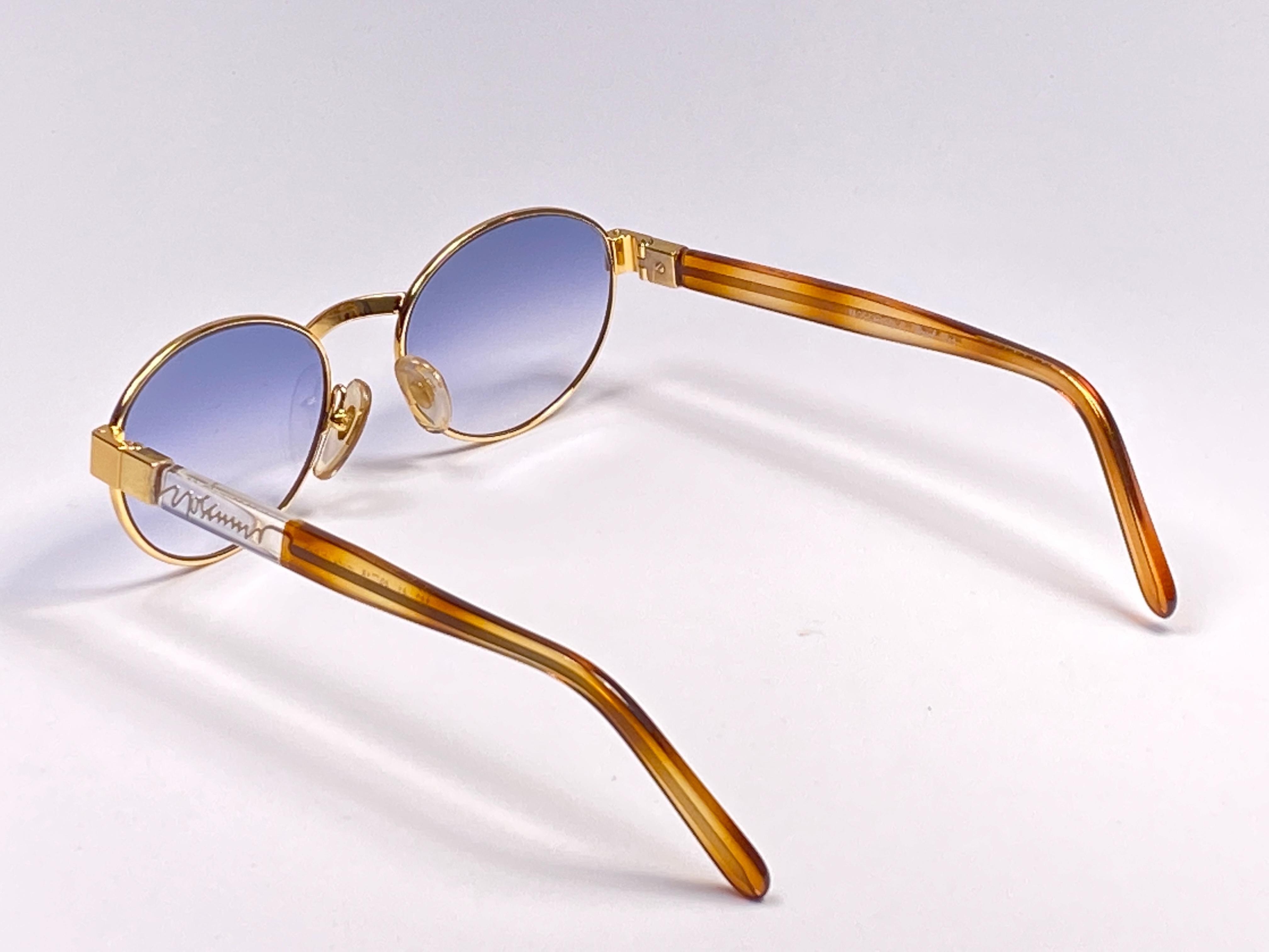 New Vintage Moschino By Persol M32 Frame Medium Oval Gold Sunglasses  In New Condition In Baleares, Baleares