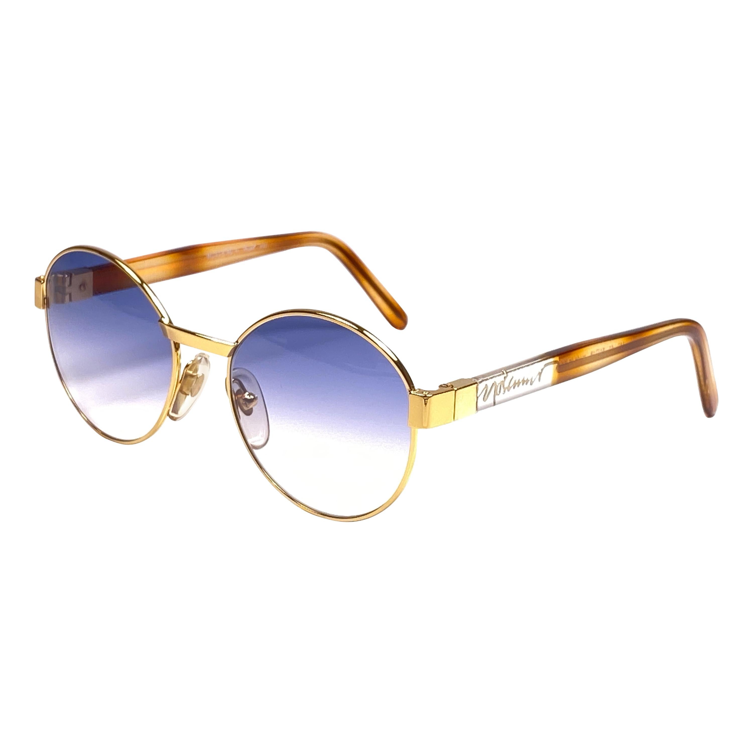 New Vintage Moschino By Persol M32 Frame Medium Round Gold Sunglasses  For Sale