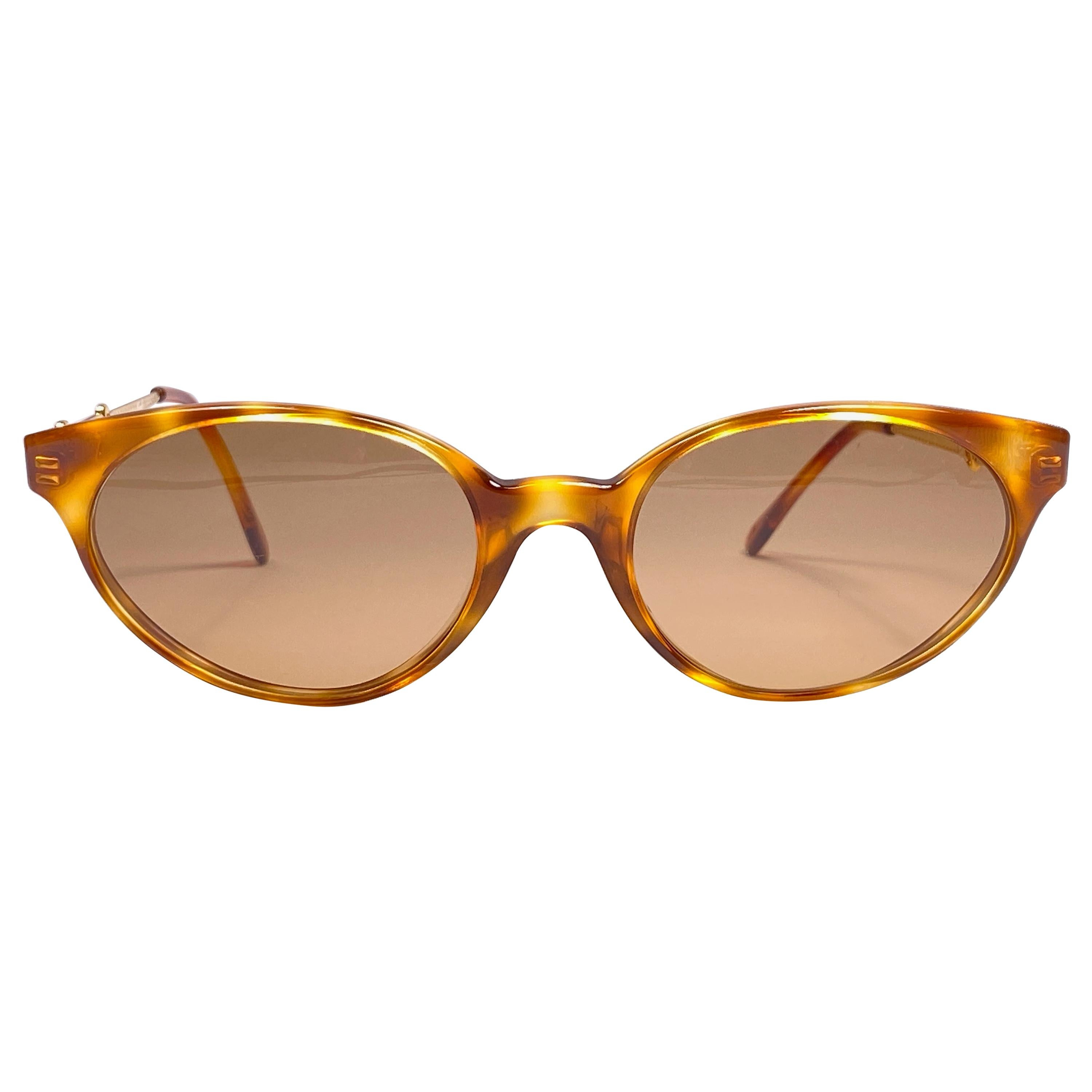 New Vintage Moschino By Persol Tortoise MF963 Cat Eye Sunglasses Made in Italy For Sale